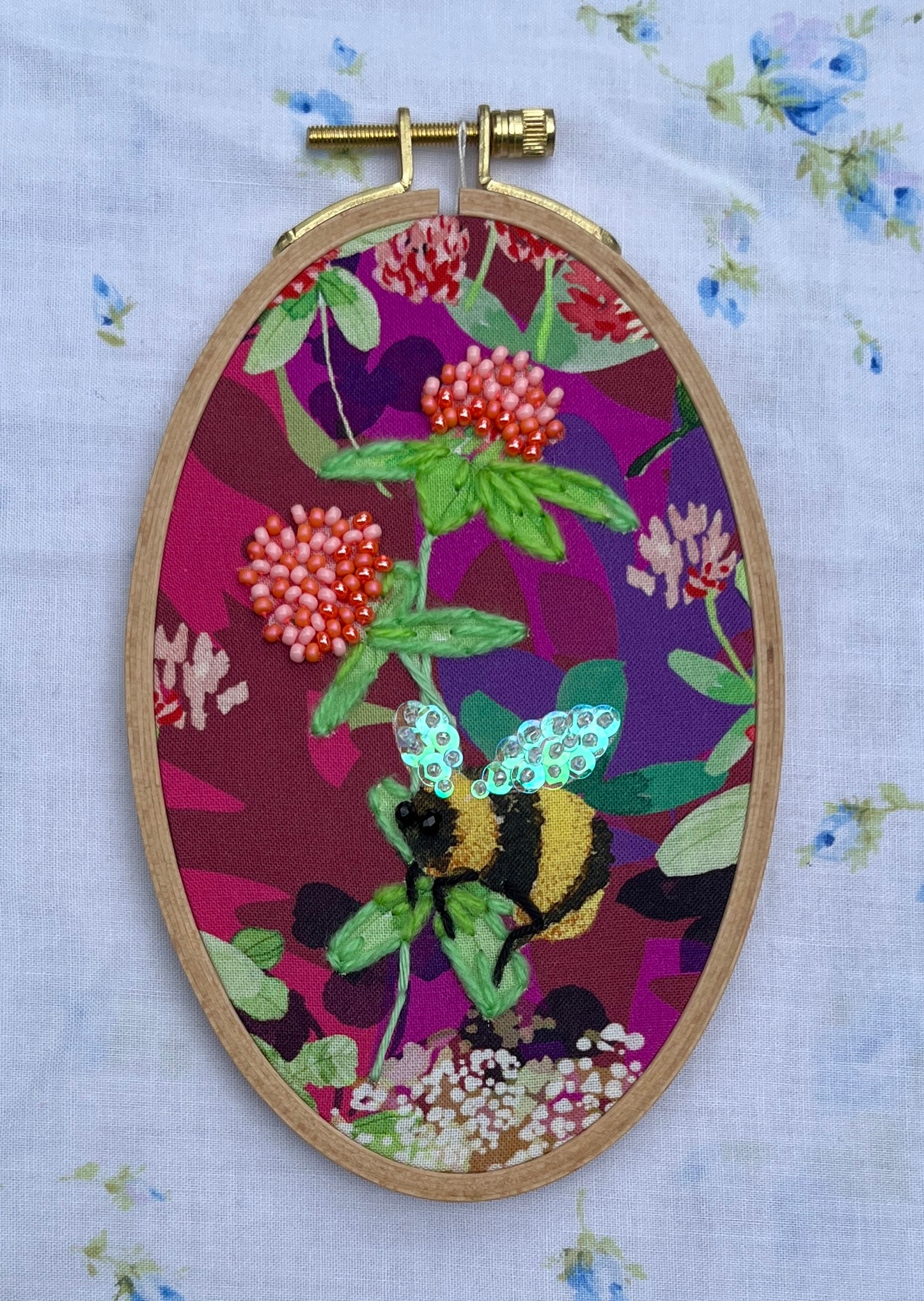 Bee and Clover Oval Hoop